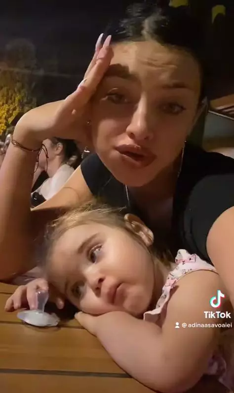 papusa de la glina cu fetita