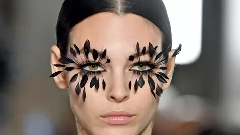 ELLE BEAUTY: Puterea machiajului