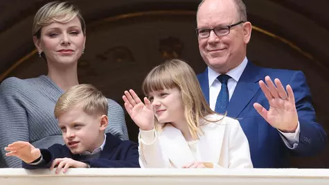 Prințesa Charlene de Monaco și fiica sa, Gabriella, apariție elegantă în paltoane asortate la Jocurile Olimpice de la Milano