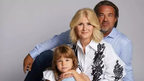 Alessandra Stoicescu, mesaj special din partea soțului ei, Sergiu Constantinescu. Prezentatoarea TV a împlinit 50 de ani: "Emoții uriașe"