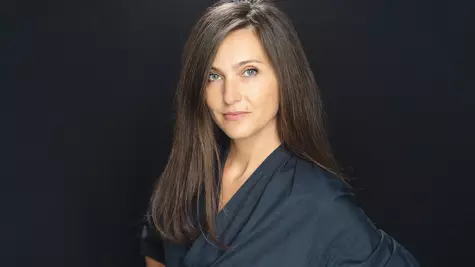 ELLE INTERVIU: Cum pune în scenă Eliza Yokina lumile lui Ștefan Câlția
