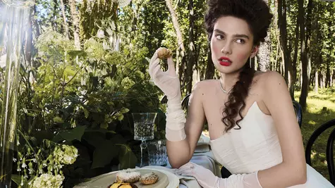 ELLE FASHION: A seat at the table