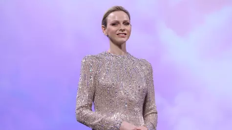 Prințesa Charlene, apariție impecabilă în alb. Noua coafură care i-a schimbat look-ul