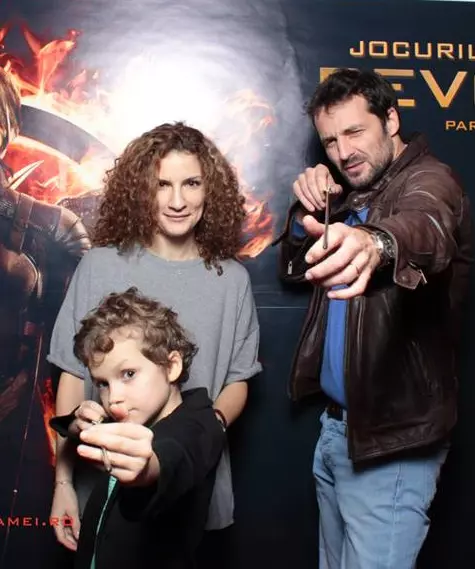 Andreea si Andrei Aradits alaturi de fiul lor, Eric 