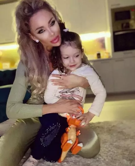 Bianca-Dragusanu-10-1