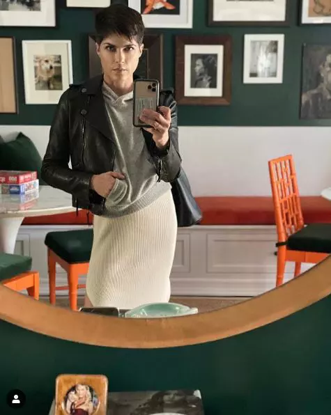 2021-02-26-15_01_20-Selma-Blair-@selmablair-•-Instagram-photos-and-videos