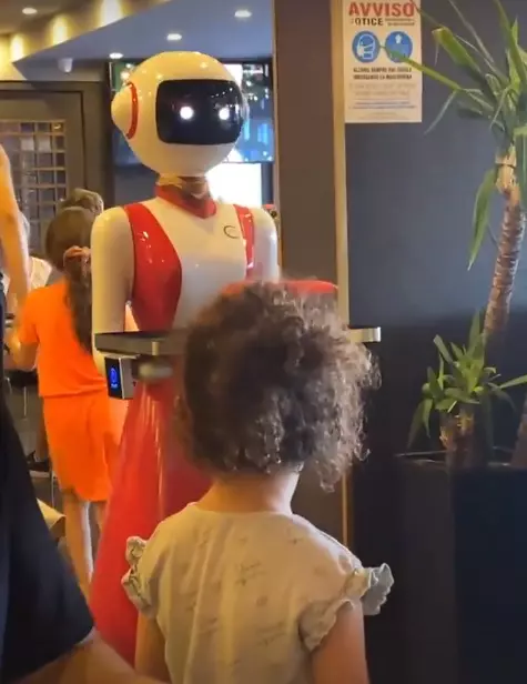 Robot