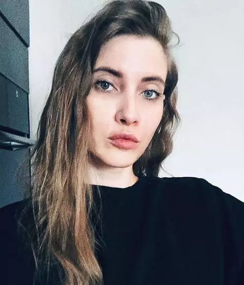 Iulia Albu fără machiaj