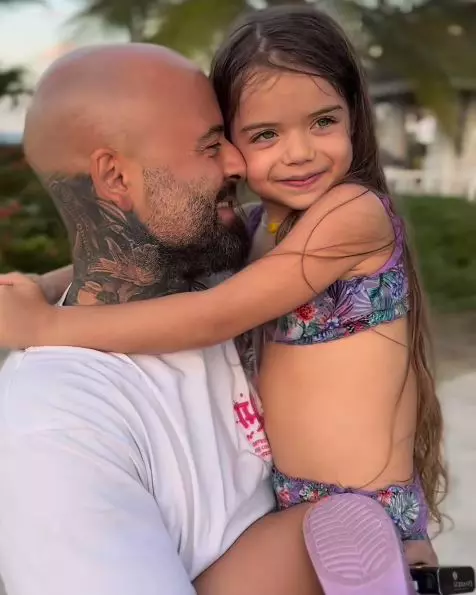 Matteo și fiica lui, Mia (2)