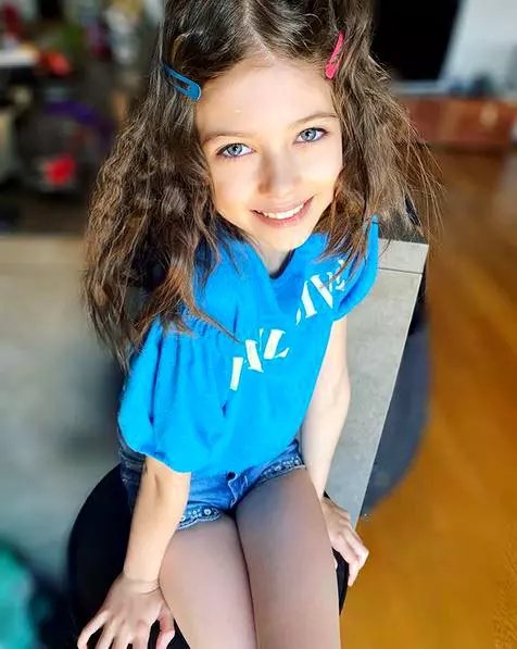 2fetita-Iuliei-Albu-1