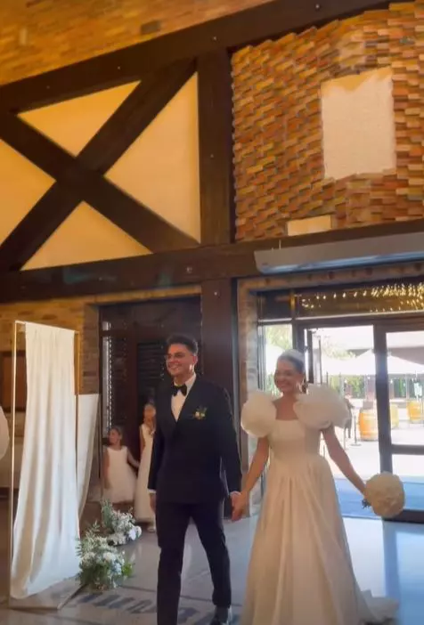 Sora cea mică a Lidiei Buble s-a căsătorit
