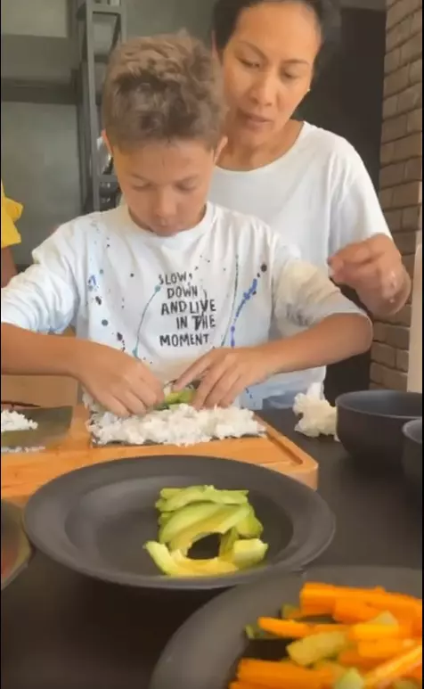 bona filipineza andra si catalin maruta 3