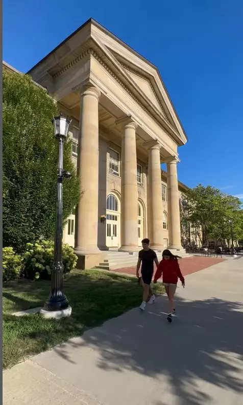andreea-marin-imagini-violeta-campus-cornell-universitate (16)