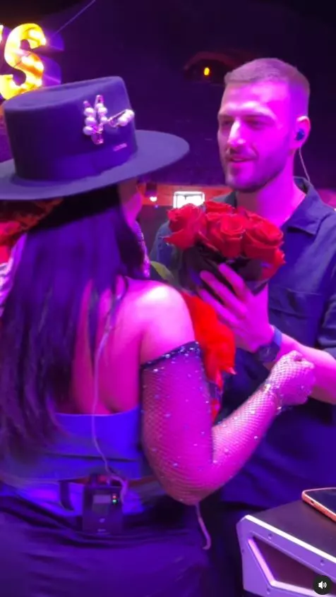 Oana Radu a sărutat un bărbat pe scenă  (6)