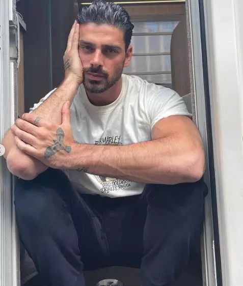 Michele-Morrone-nu-e-gay-10