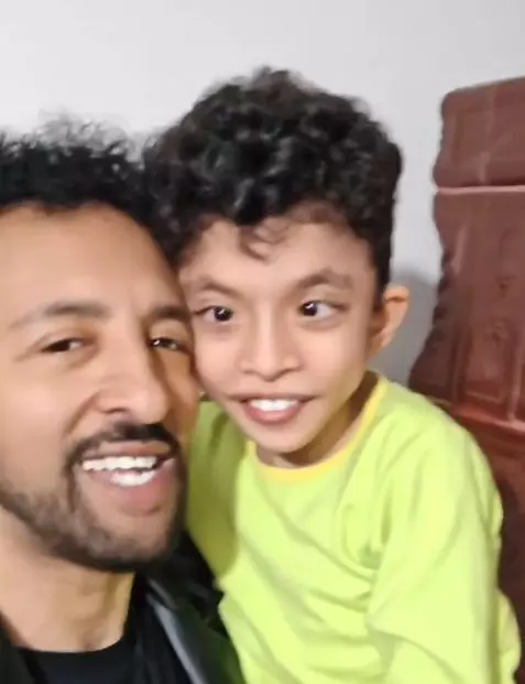 Cum arată acum Leon, fiul lui Kamara și al Oanei Hănțoiu  (9)