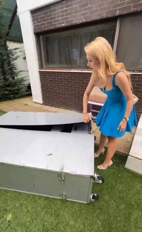 Andreea Bălan, pagube serioase în curtea casei după furtună  (7)