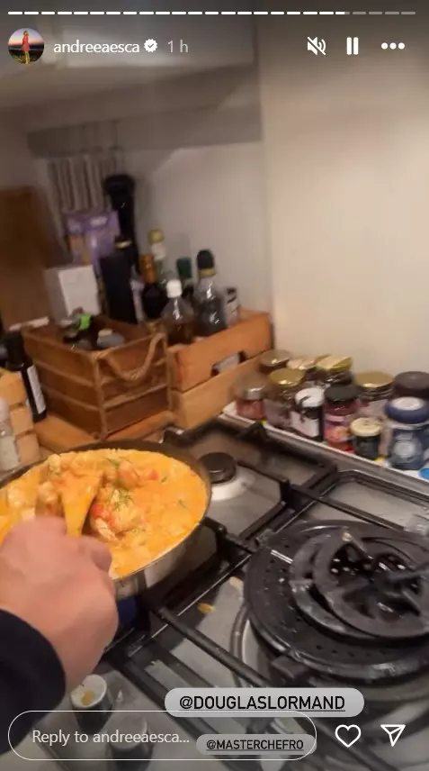 alexandre-eram-filmat-de-andreea-esca-in-bucataria-casei-lor (8)