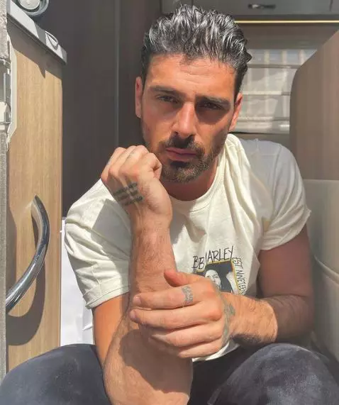 Michele-Morrone-nu-e-gay-1