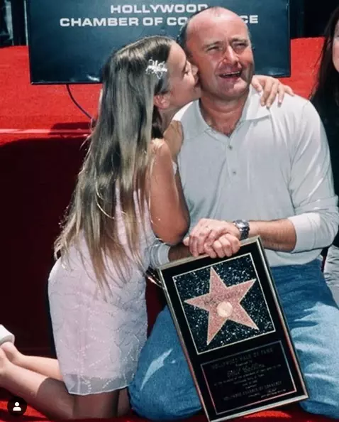 Lily-Collins-s-a-logodit5