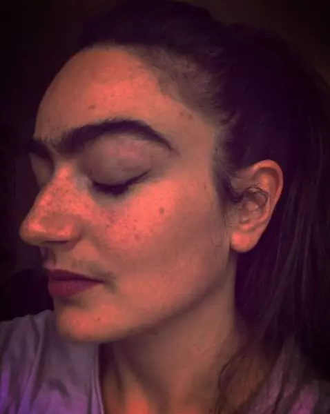 femeie-din-danemarca-sprancene-mustata-aa1