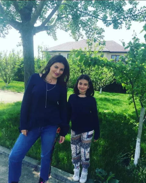 Ioana Ginghina și fiica ei s-au plimbat
