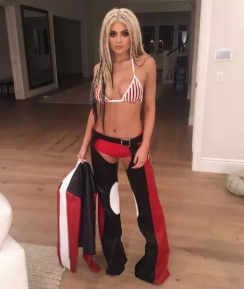 Kylie Jenner, deghizata in Christina Aguilera, videoclipul Dirty (2016)
