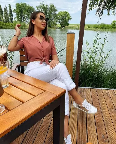 2021-03-12-13_36_31-Bo-@oanabarbu___-•-Instagram-photos-and-videos