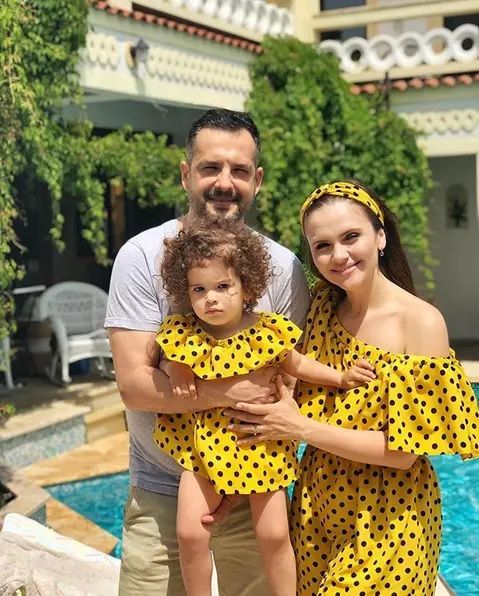 Madalin, Cristina și fiica lor, Petra.