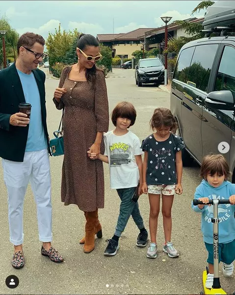 Anca Serea, Adi Sână și trei dintre copii