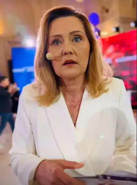 elena lasconi live