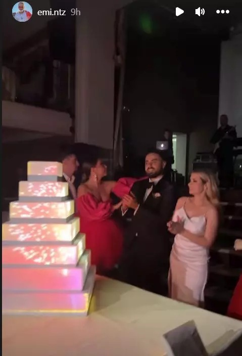 emi-de-la-noaptea-tarziu-si-iubita-lui-s-au-casatorit-religios.-primele-imagini-de-la-nunta-de-vis-6