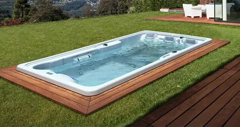 Ce tip de bazin te avantajează cel mai mult dacă vrei să ai o grădină destinată relaxării pe timp de vară