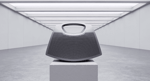 Premieră mondială la Art Safari - o piesă de excepție: Balenciaga I Bang & Olufsen Speaker Bag