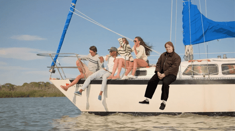 HEYDUDE lansează „Escape to HEYDUDE Country” alături de superstarul global Lewis Capaldi