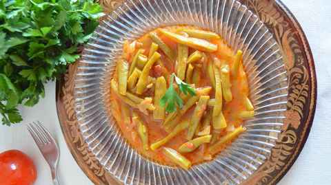 Reteta Fasole verde scăzută cu roșii și usturoi - rețeta simplă și gustoasă de vară