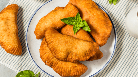 Reteta Reţeta de langoşi italieni panzerotti. Cum să prepari cei mai buni panzerotti - langoșii italieni crocanți cu umplutură cremoasă