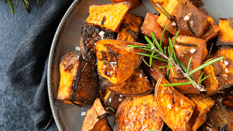 Reteta Cartofi dulci copți cu rozmarin - rețeta ușor de făcut, imposibil de uitat