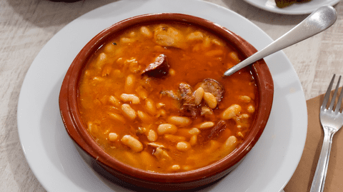 Reteta Iahnie de fasole cu cârnați. Cea mai simplă și rapidă rețetă