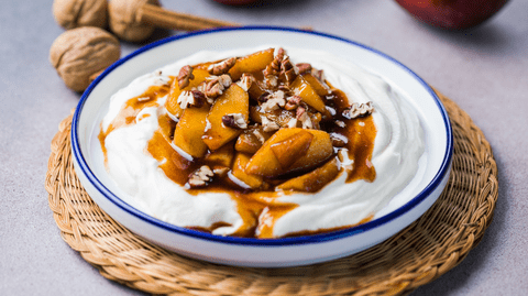 Reteta Mere caramelizate cu scorțișoară și nucă - rețeta simplă cu aromă de sărbătoare. Desert elegant și rapid