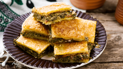 Reteta Plăcintă cu lobodă - rețeta perfectă pentru un preparat rustic și sănătos