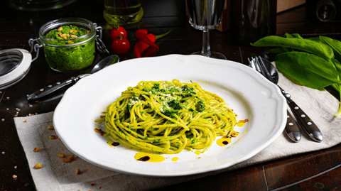 Reteta Paste cu pesto de leurdă - rețeta ideală pentru o masă rapidă. Preparat sezonier, simplu și rafinat