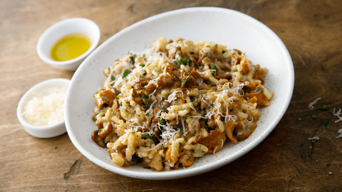 Reteta Risotto cu ciuperci și leurdă. Rețeta care transformă un risotto simplu într-un preparat de top