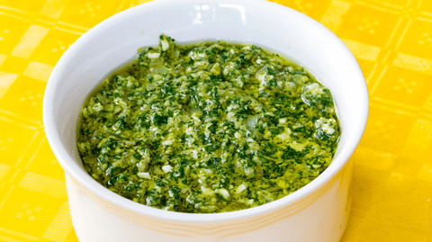 Reteta Sos de usturoi verde. Rețeta care transformă orice preparat într-un deliciu intens aromat