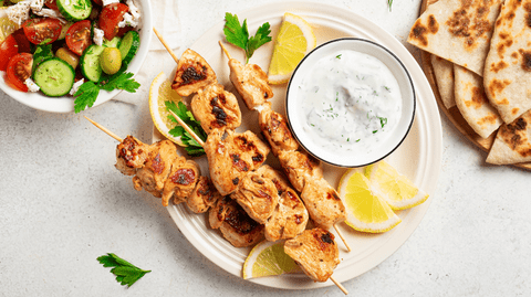 Reteta Pui cu sos tzatziki. Rețeta ideală pentru un prânz sau o cină ușoară