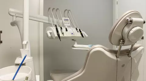 O fetiță de patru ani a murit în timpul unei intervenții la dentist, din cauza neglijenței medicului