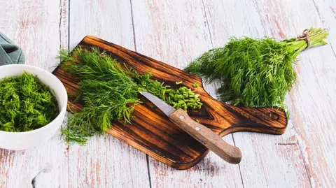 Reteta (P) Leurda și mărarul: plante aromatice cu beneficii terapeutice ascunse