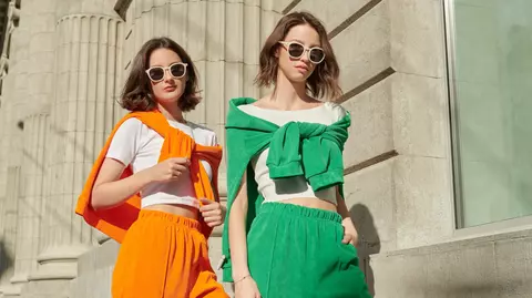 Reteta (P) Cum să porți treningul în ținute chic de weekend?