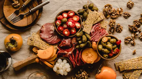 Reteta (P) Cele mai căutate destinații europene pentru fanii bucătăriei: de la Tapas la Tiramisu!