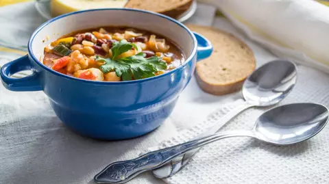 Reteta (P) Întoarcerea la origini: 4 motive pentru a redescoperi gătitul lent (Slow Cooking) acasă